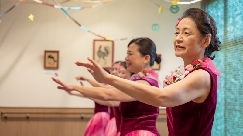 特別養護老人ホームふたみ苑でフラダンスショーが行われました！