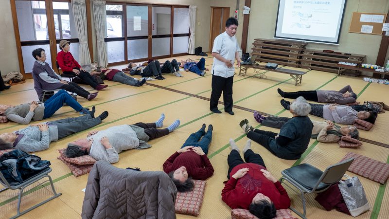 志摩市磯部町の夏草公民館で「転倒・認知症予防の講義と運動教室」を行いました！