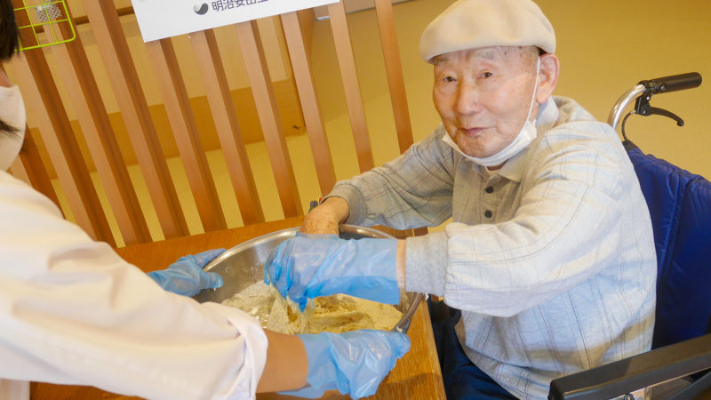 ふたみ苑でパン作り！今回は『ちくわパン』を作りました！