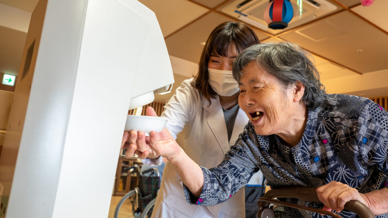 うがた苑でソフトクリームの巻きに挑戦！4種類の味を提供しました！