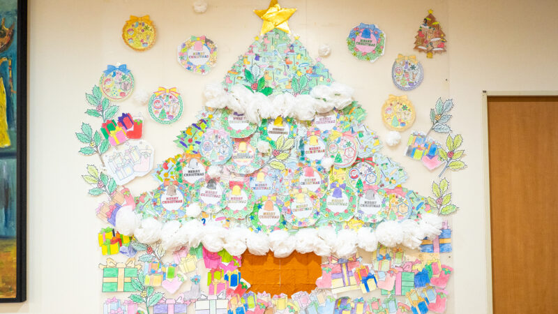 テーマは「楽しいクリスマス」♪デイ豊和で12月の壁画を制作しました！