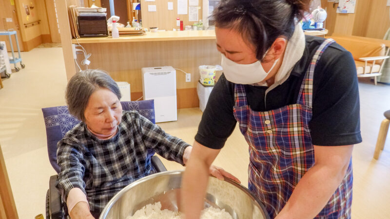 特養ふたみ苑でパン作りを開催！パンの王道「クリームパン」を作りました！