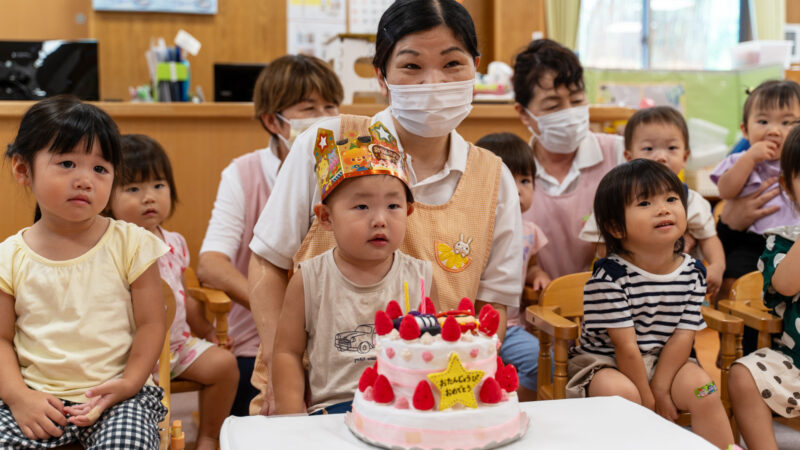 グローバルキッズルームうがたで8月のお楽しみ会＆お誕生日会を行いました！