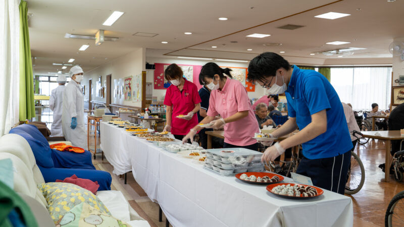 志摩豊和苑 3階一般棟でおやつバイキングを開催しました！