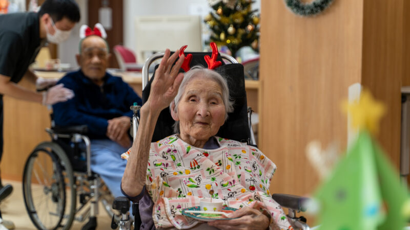 うがた苑 多床室でおやつバイキング！笑顔があふれる楽しいひととき