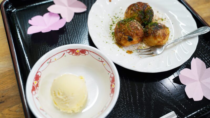 志摩豊和苑でたこ焼きとアイスが振舞われました