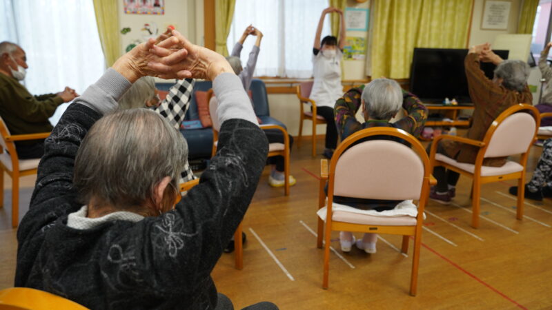 デイサービスセンター答志島にて、高齢者体操(リハビリ)が行われました