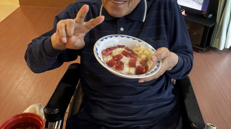 うがた苑で、てこね寿司が振舞われました